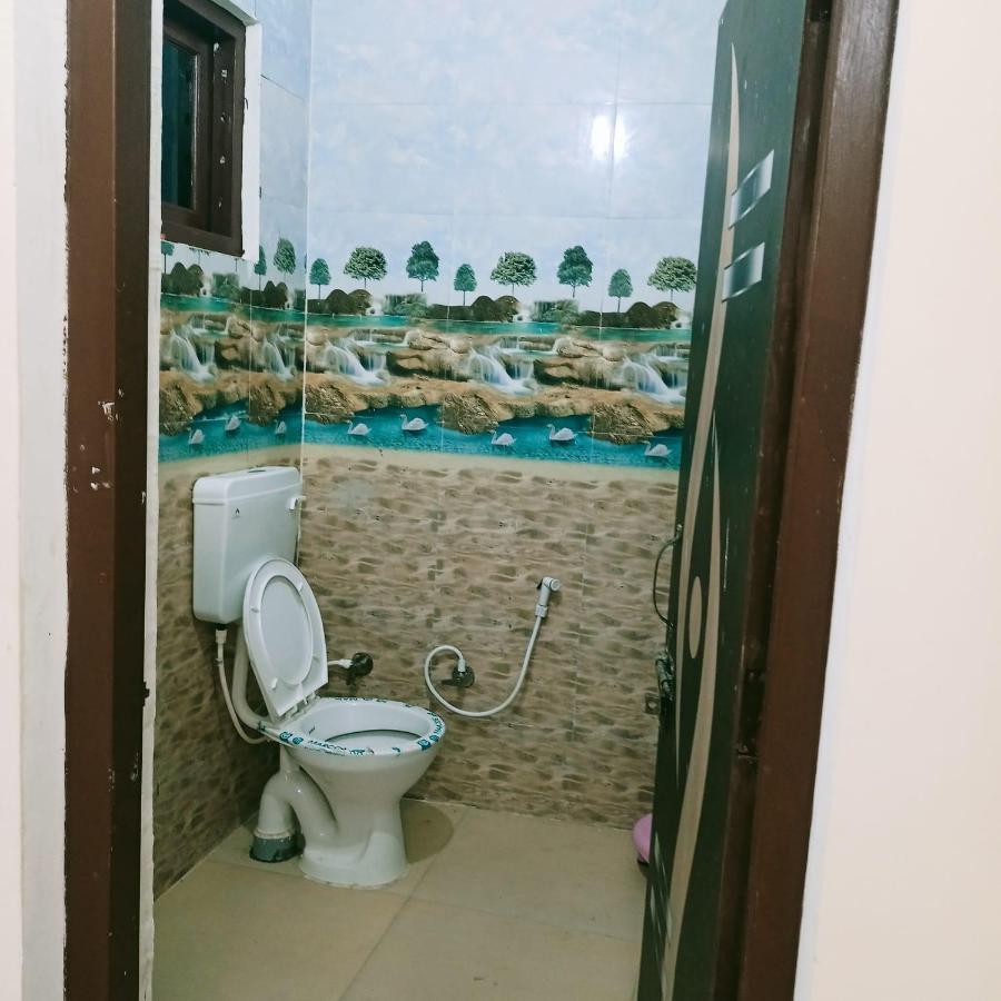 Radha Bhavan Vrindavan Bagian luar foto