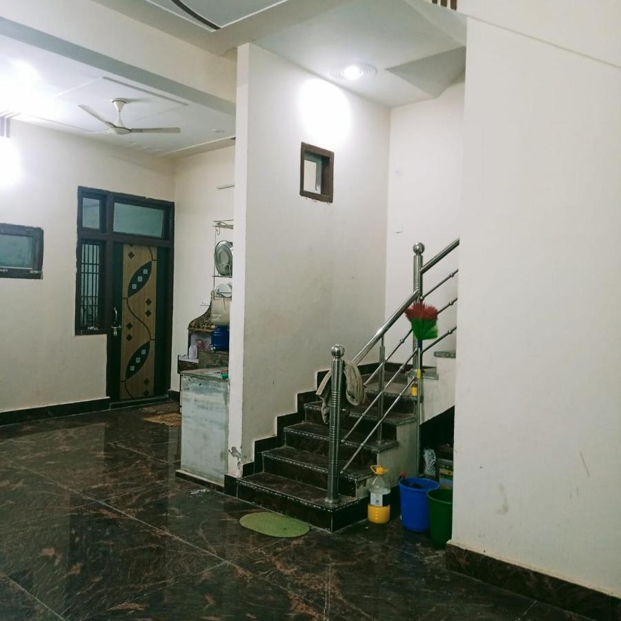 Radha Bhavan Vrindavan Bagian luar foto